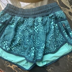 Lululemon shorts size 4